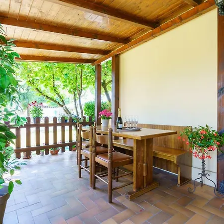 Madonnina אתר קמפינג דומאסו